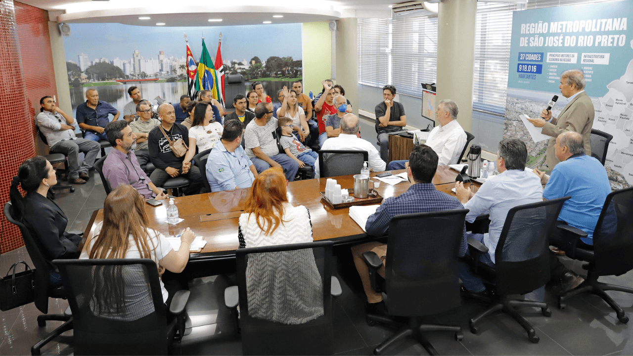 Prefeitura de Rio Preto entrega novas matrículas a proprietários
